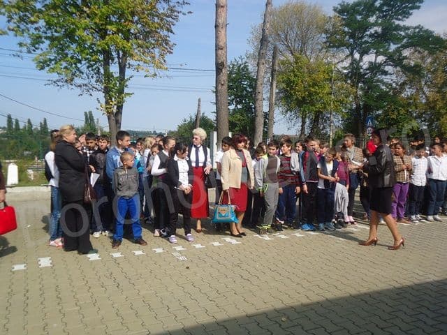 Școala Gimnazială „Ștefan cel Mare” Dorohoi: Simulare în caz de incendiu și exerciţiu de evacuare - FOTO