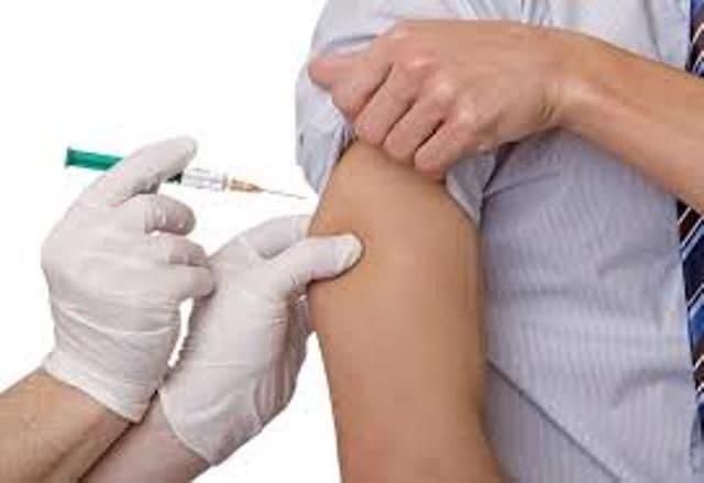 Toate fetiţele cu vârste cuprinse între 11 şi 14 ani trebuie să se prezinte urgent la medic
