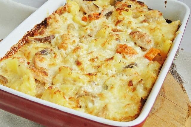 Tartă de cartofi cu carne de pui și legume