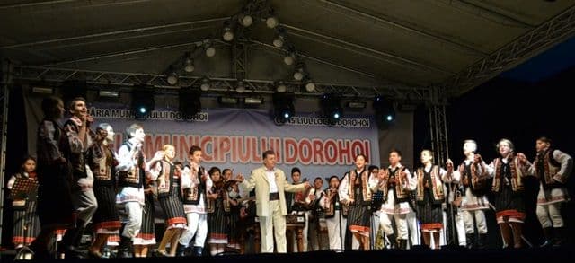 Ansamblul „Mărgineanca” – invitat să evolueze alături de Orchestra „Mugurelul” la Zilele Municipiului Dorohoi 2013