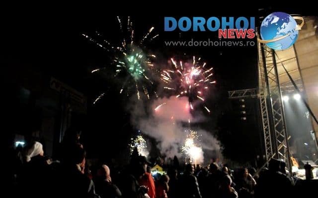 Vezi focul de artificii oferit de autoritățile locale la Zilele Municipiului Dorohoi 2013! - VIDEO