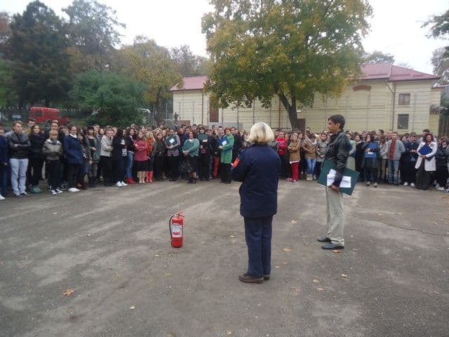 Exercițiu de evacuare în caz de incendiu la Colegiului Naţional „Grigore Ghica”  Dorohoi – FOTO