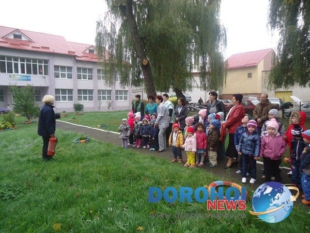 Exercițiu de evacuare și simulare în caz de incendiu la Grădinița nr.10 Dorohoi – FOTO