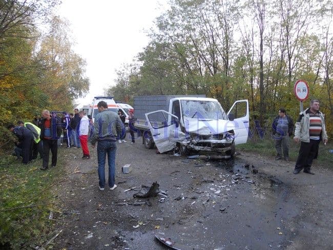 Accident grav de circulație produs între Darabani şi Păltiniş. Două persoane au rămas încarcerate