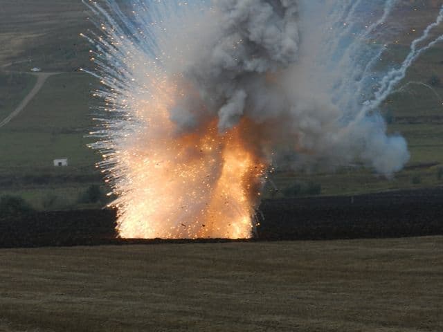 Bombă de aviație de 250 de kilograme găsită de un tractorist botoșănean - FOTO