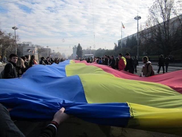Steag tricolor din Chişinău, la Bucureşti
