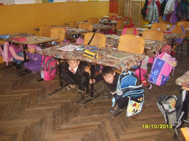 Simulare de cutremur la Şcoala Gimnazială „Dimitrie Pompeiu” Broscăuți - FOTO
