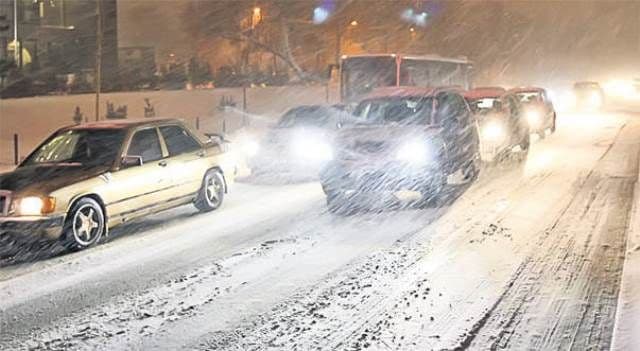 Ninsorile provoacă probleme în traficul din Bulgaria. Autorităţile au impus restricţii de circulaţie