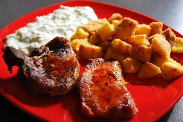 Friptură de porc cu cartofi crocanți