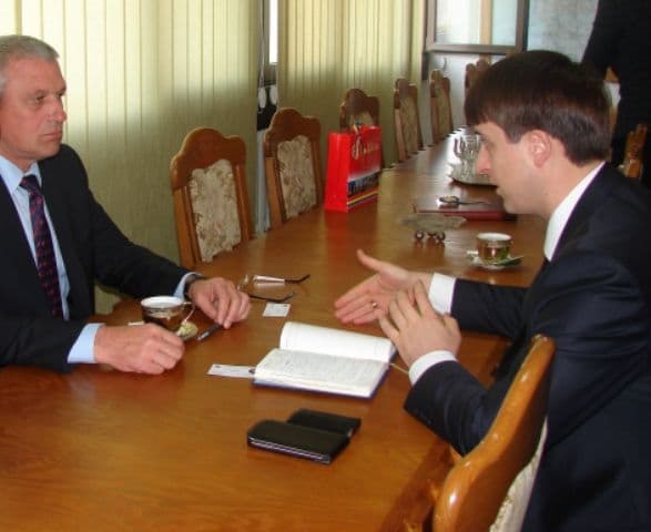 Primă vizită a Consulului Ion Coşer la prefectul judeţului Botoşani