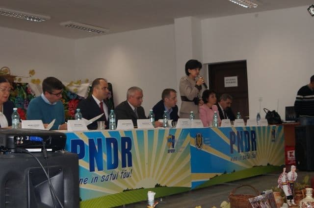 Senatorul Doina Federovici prezent la Vlăsinești alături de caravana „PNDR vine în satul tău”