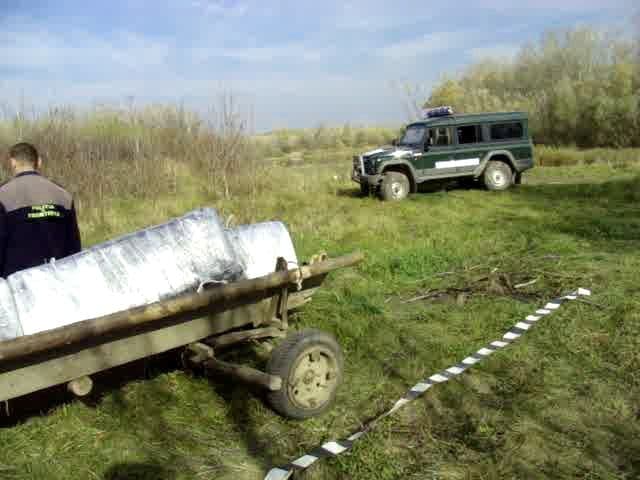 Ţigări de contrabandă în valoare de 50.000 lei reţinute de poliţiştii de frontieră