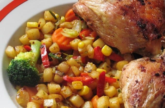 Pulpe de pui cu legume