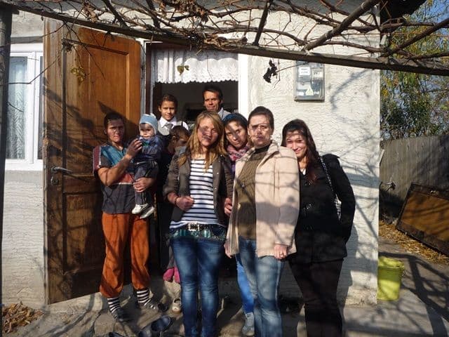 Acţiune de voluntariat a elevilor din Dorohoi „Împreună reuşim multe!” - FOTO