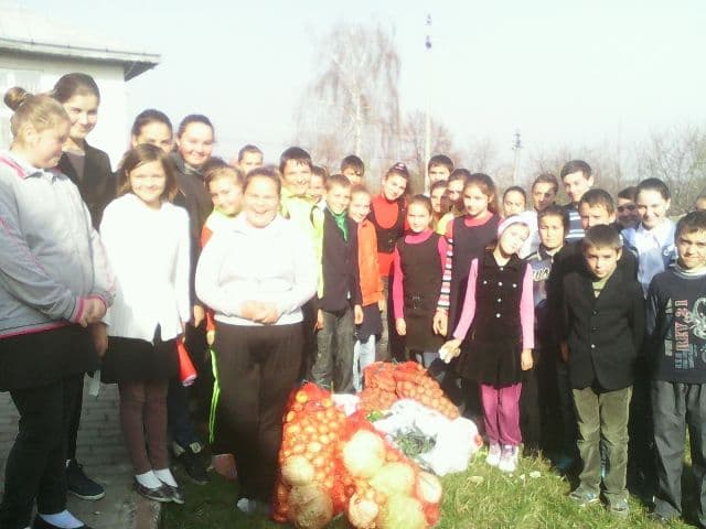 Voluntariat în campania „Săptămâna legumelor și fructelor donate” la Școala Văculești