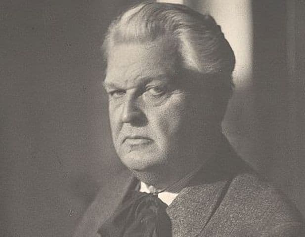 Operele lui Mihail Sadoveanu, scoase din librării