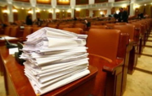 Ziua primarului, Ziua aleşilor locali şi butoanele de panică în şcoli şi spitale - respinse de Senat