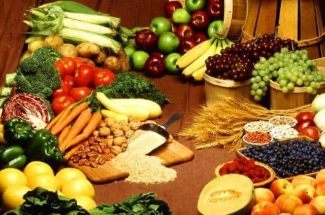 Topul fructelor şi legumelor din România cu cele mai multe pesticide