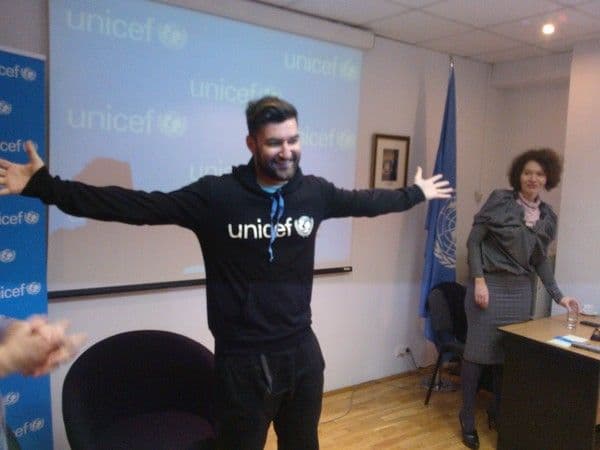 Smiley este noul ambasador UNICEF. Ce mesaj le transmite vedeta părinţilor care îşi bat copiii