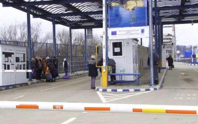 ANAF pune restricții la frontieră privind cantitățile de tutun, alcool, alimente ce pot fi aduse din afara UE