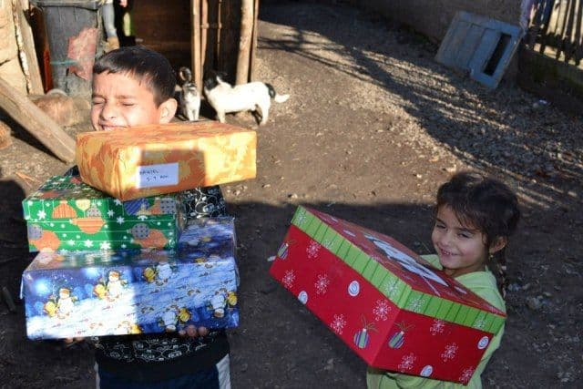 ShoeBox - Cadoul din cutia de pantofi! Campanie națională de ajutorare a copiilor din familiile defavorizate
