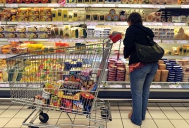 Atenţie! Alimente pe care să nu le mai cumperi niciodată din supermarket