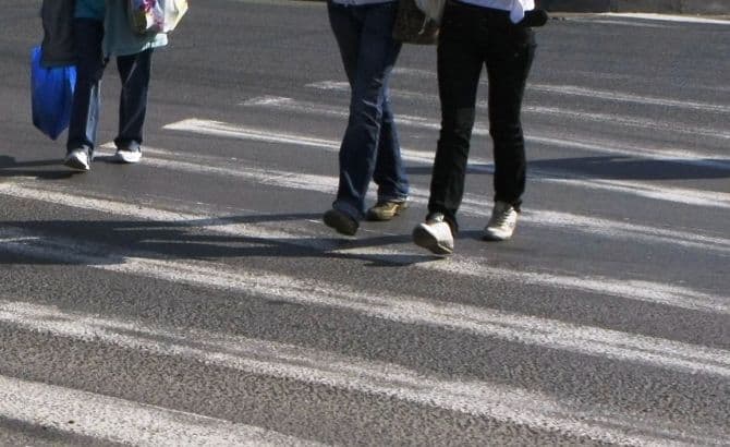 Majoritatea dorohoienilor doresc montarea unui semafor la trecerea de pietoni dintre Pietonal și Bloc Turn. Vezi rezultatul sondajului !