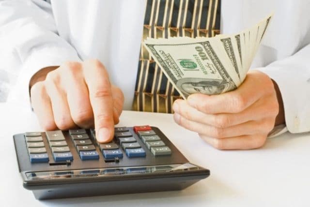 Proiect de lege. Creditele în valută, recalculate la cursul din momentul semnării contractului