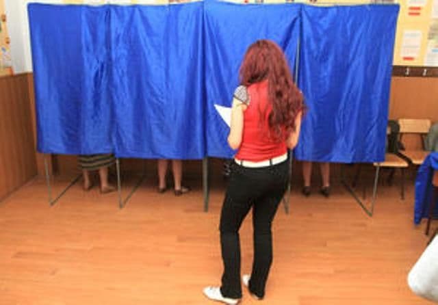 PNL propune scăderea vârstei de vot la 16 ani