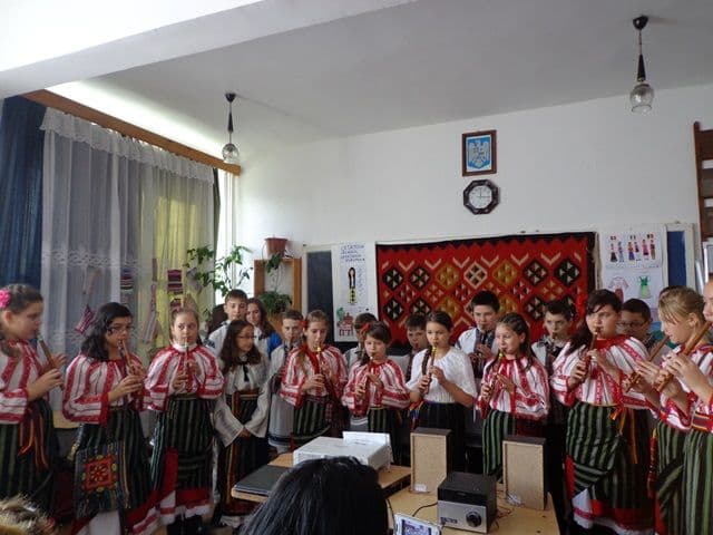 „Cetăţean român-cetăţean european” la Şcoala Gimnazială Al.I.Cuza Dorohoi - FOTO