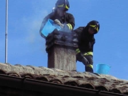 Două incendii izbucnite din cauza coşurilor de fum