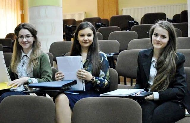 Trofeul competiției de dezbateri academice CDAIS Iași a ajuns la Colegiul Național „Grigore Ghica” Dorohoi