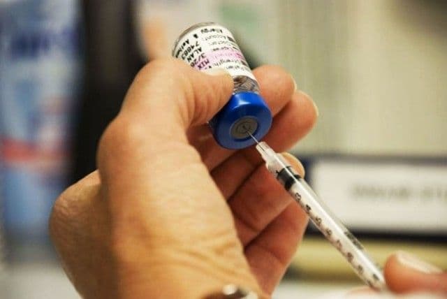200.000 de doze de vaccin antigripal vor fi distribuite de miercuri, pentru imunizarea gratuită a populaţiei