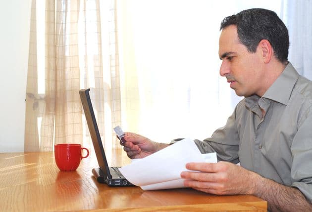Te-ai săturat să stai la cozi pentru a plăti facturile la utilităţi? Vezi cum poți plăti facturile pe internet