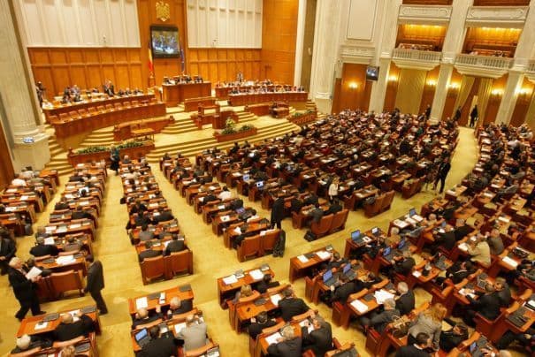 Parlamentarii joacă ping-pong cu pensiile românilor. Proiectul referitor la pensiile de gradul 1 de muncă, retras de pe ordinea de zi