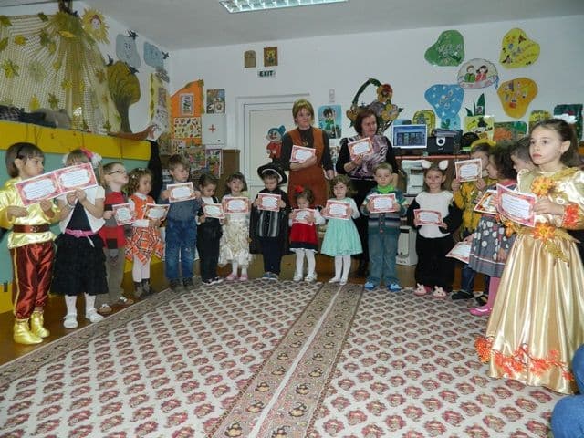„S-a dus iarăși o toamnă...”, activitate a „Piticilor”, din Grădinița „Albă ca Zăpada” Dorohoi - FOTO