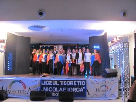 Uvertura Mall: Spectacol oferit de trupa de teatru a Liceului Pedagogic „Nicolae Iorga” de Ziua Națională - FOTO