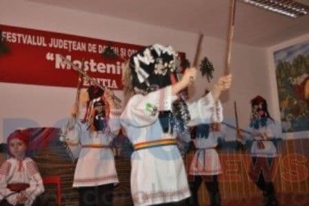 Au început înscrierile la Festivalul-concurs judeţean de datini şi obiceiuri de iarnă „Moştenitorii”            