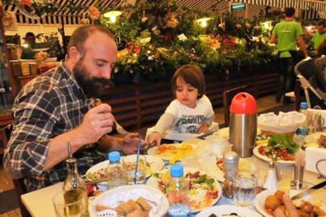 Cum este acasă actorul care îl interpretează pe „Suleyman Magnificul”