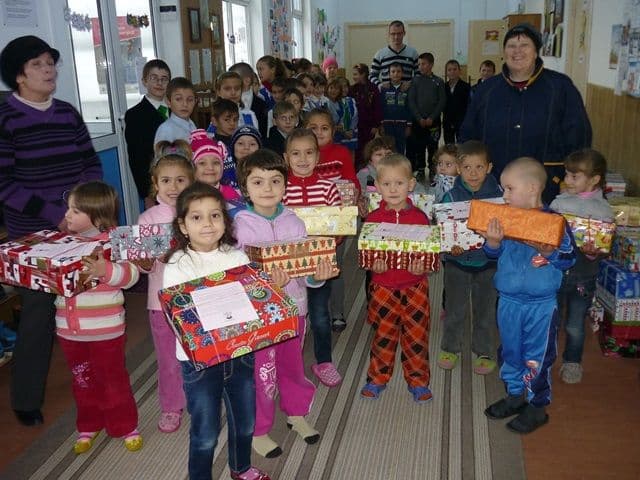 Şcoala Primară nr. 2 Sauceniţa: A venit, a venit Moș Nicolae!