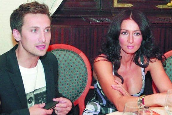 Mihaela Rădulescu alături de Dani Oţil la o petrecere cu lăutari, în Centrul Vechi