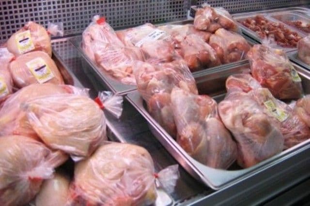 Vezi ce conţine, de fapt, carnea de pui îngheţată din supermarket