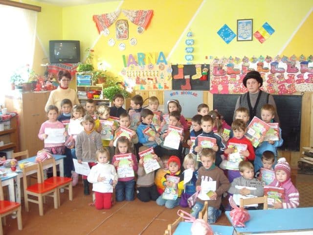  „Mesagerii” lui Moş Nicolae au poposit la Grădiniţa „George Hazgan” din comuna Vârfu Câmpului 