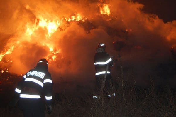 40 de tone de furaje distruse astăzi dimineață  într-un incendiu