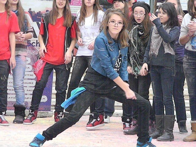 Animaţii stradale organizate la Botoşani, Dorohoi şi Truşeşti în cadrul proiectului „EVODance” - FOTO
