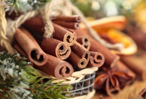 Câteva trucuri în care îţi faci casa să miroasă a Crăciun