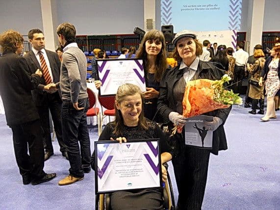 IHTIS şi INIMI LA UNISON – două ONG-uri botoşănene premiate la Gala Naţională a Proiectelor de Voluntariat 2013 - FOTO