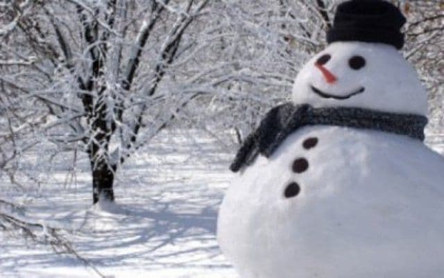 Ninsori slabe în majoritatea regiunilor, de Crăciun. Vezi prognoza meteo până în 29 decembrie