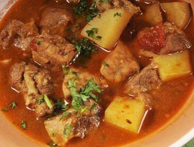 Gulaș unguresc, cu găluște