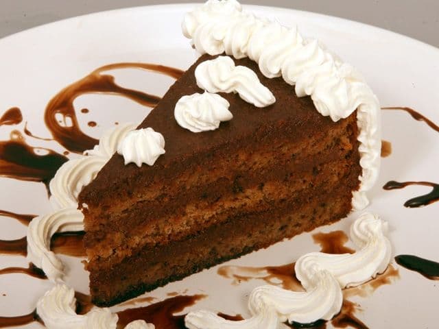 Tort cu cremă fină de nuci